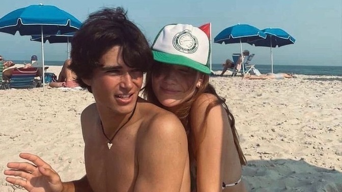 Sevgilim bikinili snap attım diye bana küstü, gönlünü almalı mıyım?