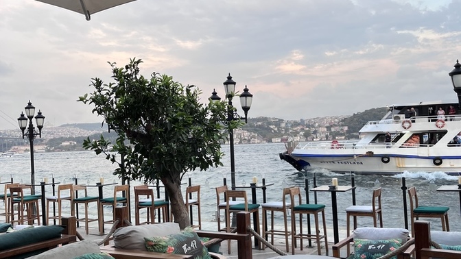 Böyle bir manzarada yemek yer misiniz?