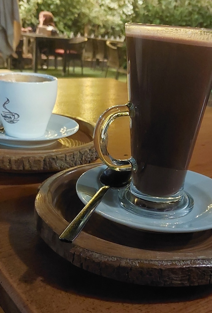 Sıcak çikolata mı yoksa Nescafe mi tercih edersin?