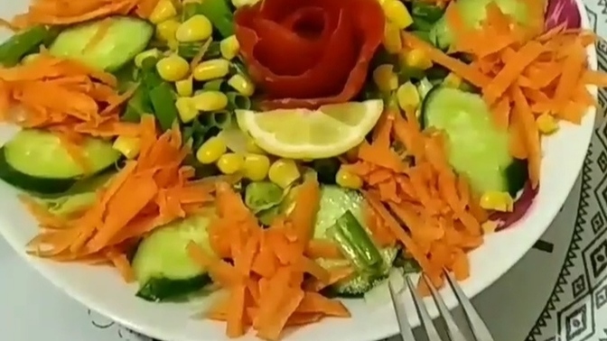 Renkli kişiliğimi yansıtan rengarenk bir salata yaptım, nasıl olmuş?