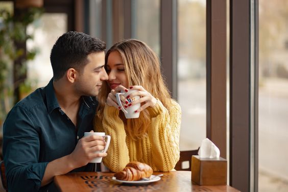 İlk buluşmada geç kalanı affeder misin?