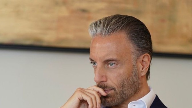 Kır saçlı erkekler daha mı cool görünüyor?