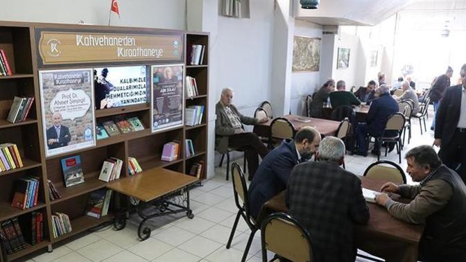 Sabahtan akşama kadar kahvehanede oturan erkekler hakkında ne düşünüyorsunuz?
