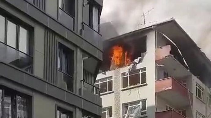 İstanbul Şirinevlerde bir binada patlama olmuş. Yakınlarda olan var mı?