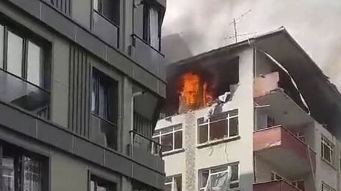 İstanbul Şirinevler'de bir binada patlama olmuş. Yakınlarda olan var mı?