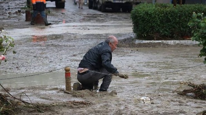 İstanbul'un birçok ilçesinde sel var. Sizde durum nasıl?