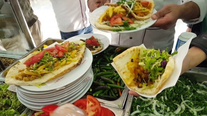 Flörtle ilk buluşmada dürümcüye gitmek vizyonsuzluk sayılır mı?