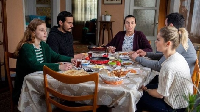 Sevgilinle olan ilişkini ailesi onaylamıyor ! Nasıl bir yol izlersin?