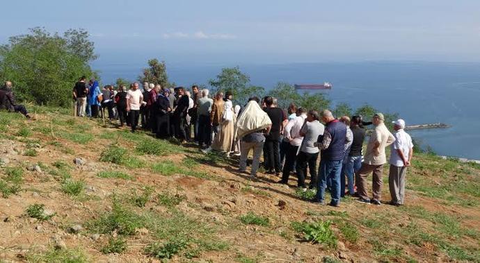 Trabzonda mezar manzarası için tartıştılar. Siz mezarlıkta manzara ister miydiniz?