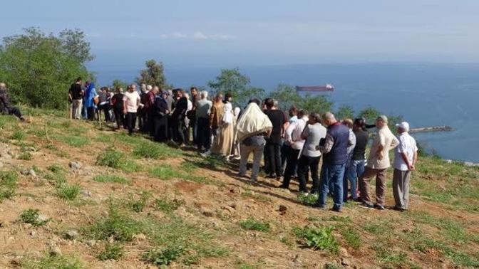 Trabzon'da mezar manzarası için tartıştılar. Siz mezarlıkta manzara ister miydiniz?