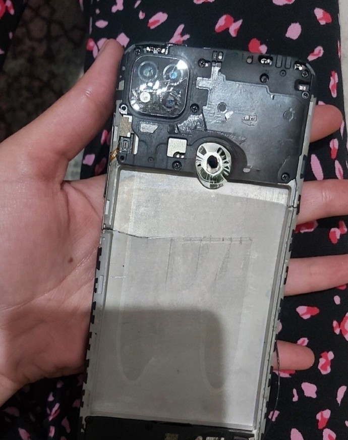 Bu telefona ne olmuş böyle? Modeli ne?