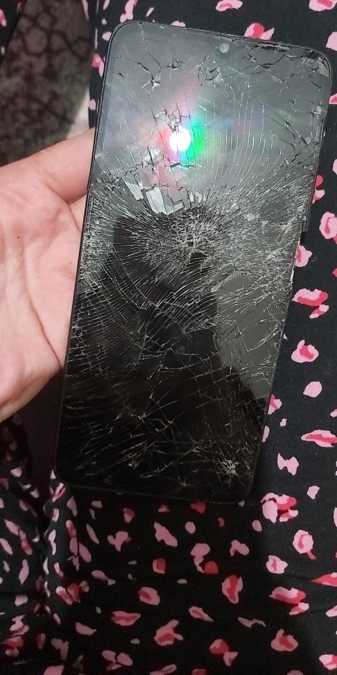 Bu telefona ne olmuş böyle? Modeli ne?