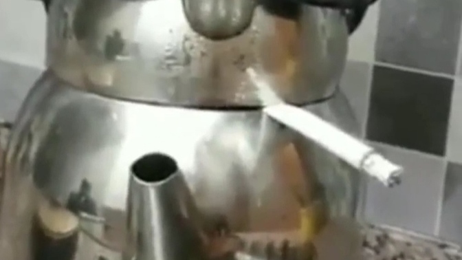 Size yorgunluk çayı demledim , kıymetimi bilmezsiniz valla 😂 ben olmasam nolucak sizin bu haliniz böyle?