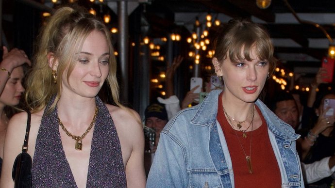 Taylor Swift, eski sevgilisiyle boşanma aşamasında olan Sophie Turnera evini ödünç verdi! Kadın dayanışması diyebilir miyiz?