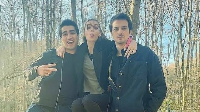 Arkadaşınızın sevgilisine bakar mısınız?