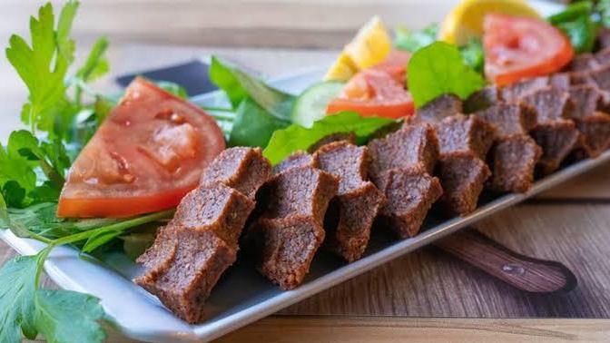Her çiğ köfte yediğinizde yanında şalgam mı, ayran mı içersiniz?