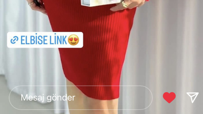 Sizce bu elbisenin kırmızısı mı siyahını mı alayım?