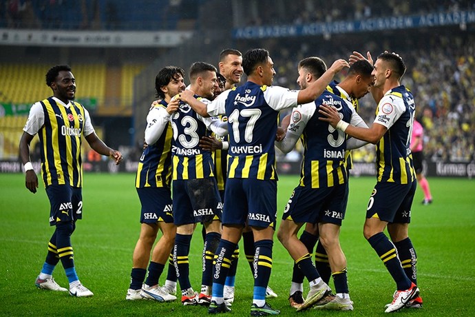 Fenerbahçe - Rizesporu 5-0 yenerek şampiyonluk yarışında 7de 7 yaptı. Maçı nasıl buldunuz?