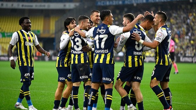Fenerbahçe - Rizespor'u 5-0 yenerek şampiyonluk yarışında 7'de 7 yaptı. Maçı nasıl buldunuz?