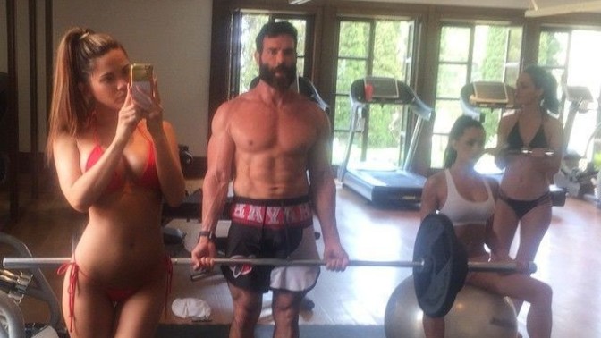 Sevgiliniz ful kız/erkek bulunan bir spor salonuna gitse tepkiniz ne olurdu?