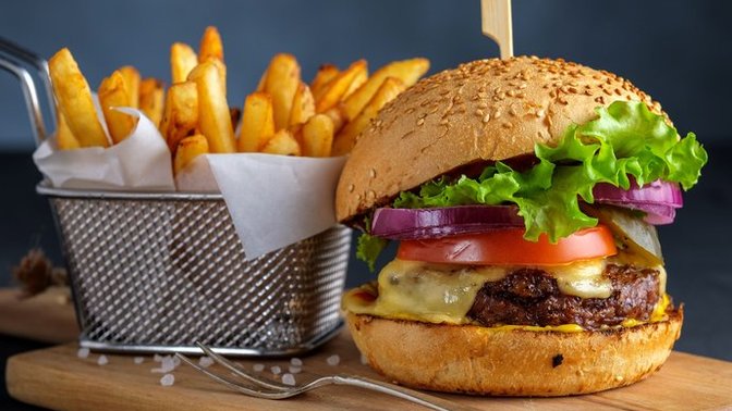 Hayatımda hiç hamburger yemedim, tadı nasıl?