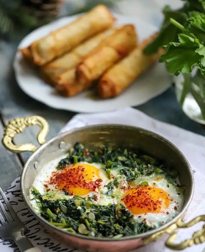 Ispanaklı yumurta mı,Pazılı yumurta mı?