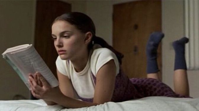 Yurtta kalmak istemiyorum. Ailemle yaşamak istiyorum ama okuduğum bölüm o şehirde yok. Ne yapacağım?