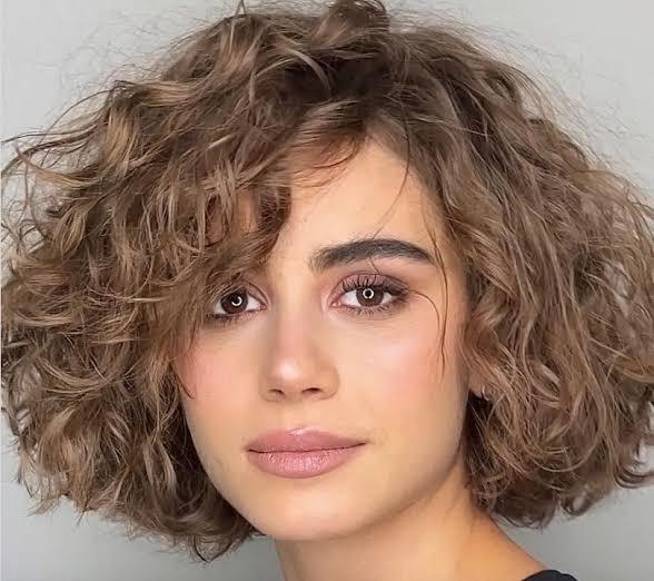 İri dalgalı kıvırcık saç için hangi model daha iyi sizce?