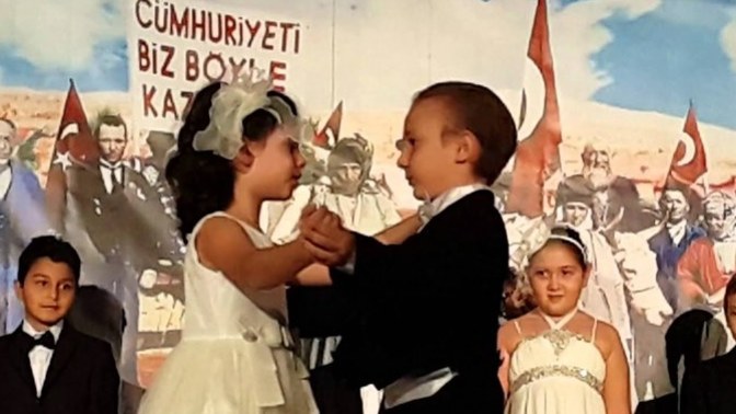 Hiç 29 Ekim'de veya başka bayramlarımızda vals ya da başka tür danslar yaptınız mı?