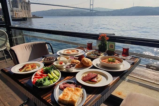 Günaydın, bu sabah seninle kahvaltı edecek olsaydık neler yerdik?