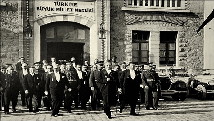 Cumhuriyetimizin 100. yılında hâlâ değişmeyen şeyler nedir?