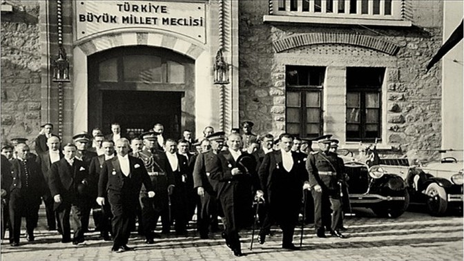 Cumhuriyetimizin 100. yılında hâlâ değişmeyen şeyler nedir?