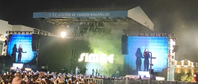 Tek başına konsere gider misiniz? İstanbulda yaşayanlar dün simgenin kosnerine giden oldu mu? Detayları okuyunuz lütfen?