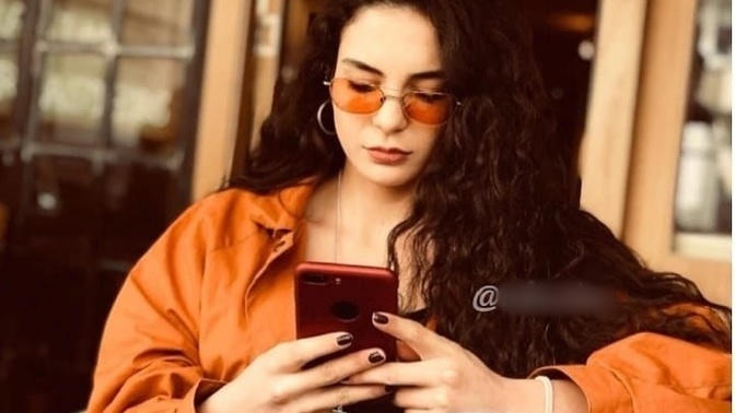 Birinin sevgilisi varken eski hoşlandığı kişi ile karşılıklı fotoğraf beğenmesi aldatmak mıdır?
