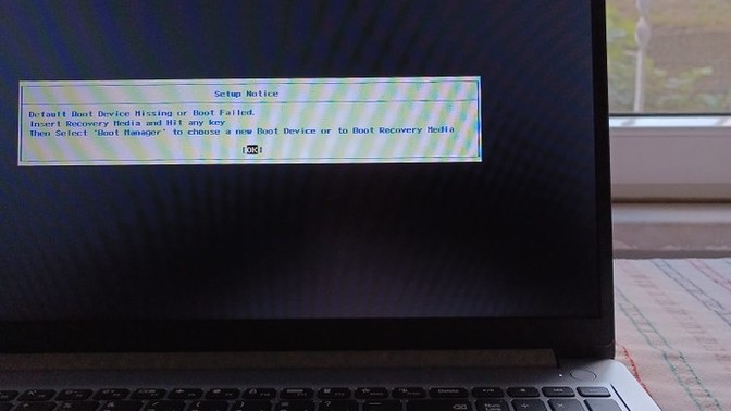 Bilgisayar yeni geldi, açarken siyah ekran veriyor. Ne yapabilirim?