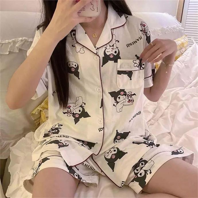 Pijama takımı ile dışarı gezmeye çıkar mısınız?
