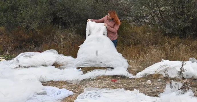 Sivastaki Tavra Deresi kenarında 40 tane gelinlik bulundu! Sizce nedeni ne olabilir?
