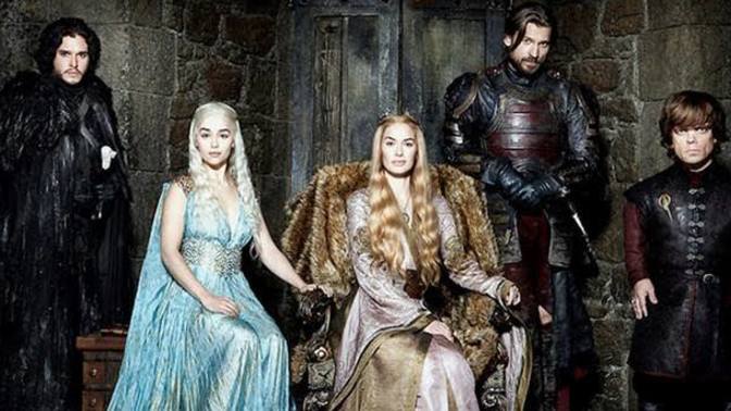 Bir film ya da diziyi herkes izledi diye hevesin kaçıp izlememezlik yapar mısın?