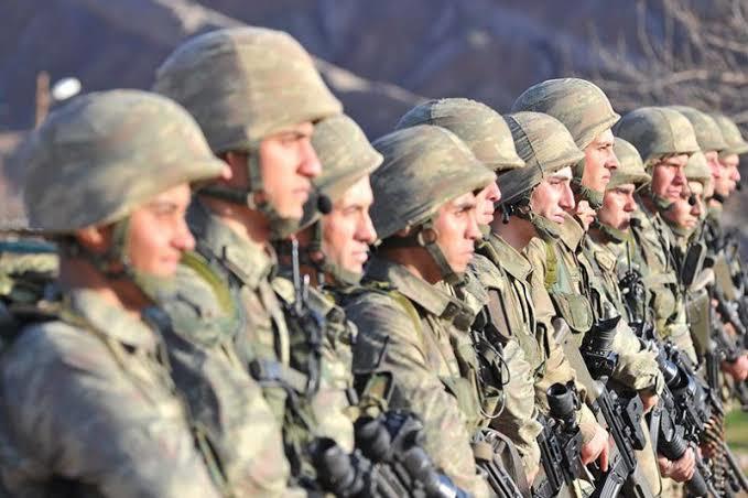 Sevgilim yarın askere gidecek, ona kağıt halinde resmimizi vermeyi düşünüyorum. Orada sorun olur mu?