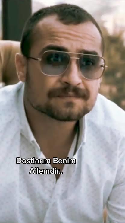 Aşk mı dostluk mu?