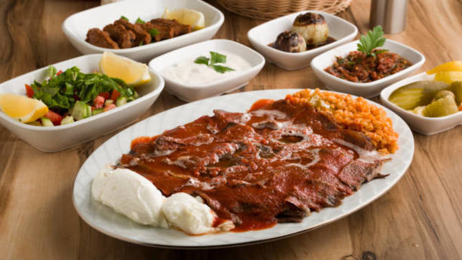 Birlikte iskender yemeye gidelim dedi, 2. buluşma için normal mi?