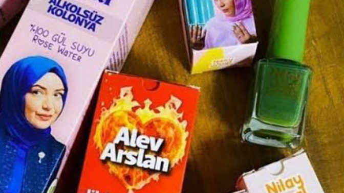 Pembe Ünal alkolsüz kolonya çıktı! 😄 Alır mısınız?