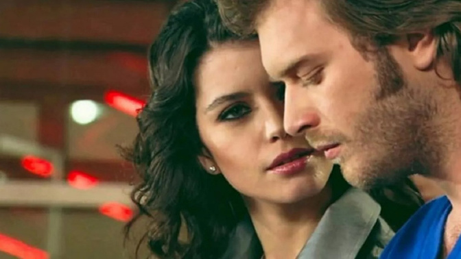 Sevgi eylem gerektirir. Bence yani... Sizce eylemsiz sevgi gerçek sevgi olabilir mi?