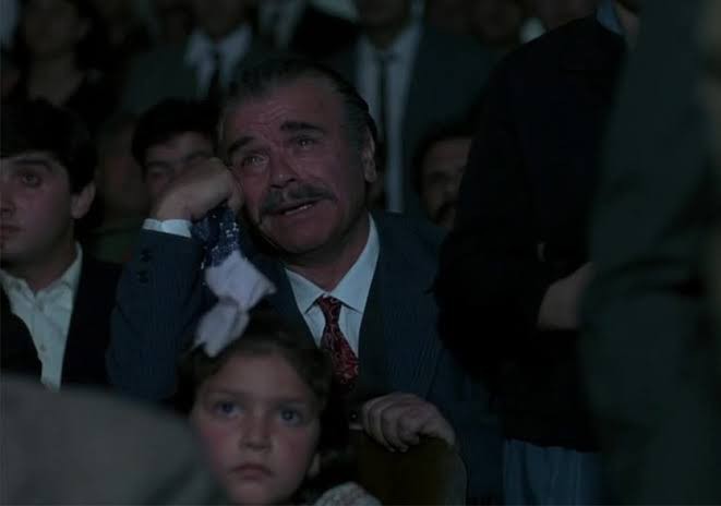 Sinema da Duygusal film izlerken, herkesin için de ağlamaktan utanıyor musunuz, yoksa ağlar mısınız?