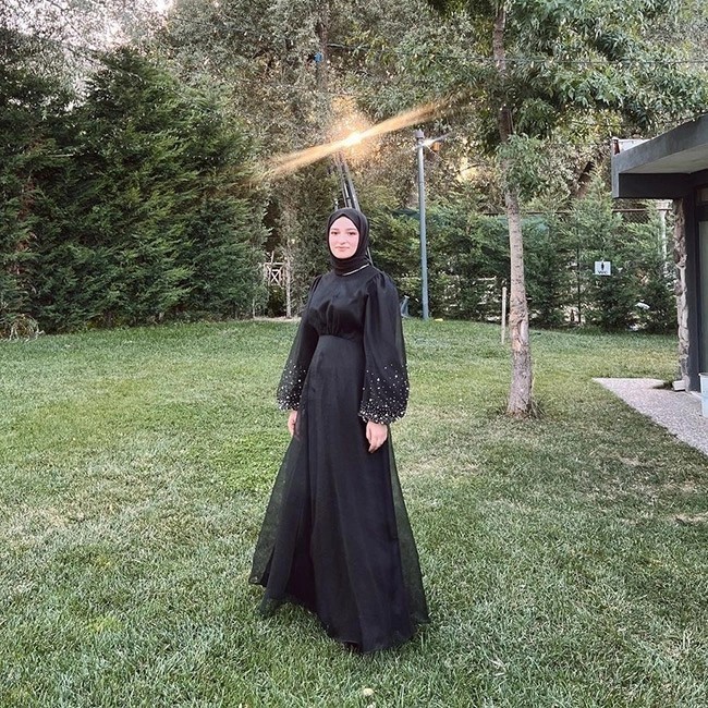 Sizce arkadaşımın abisinin düğününde hangisini tercih edeyim?