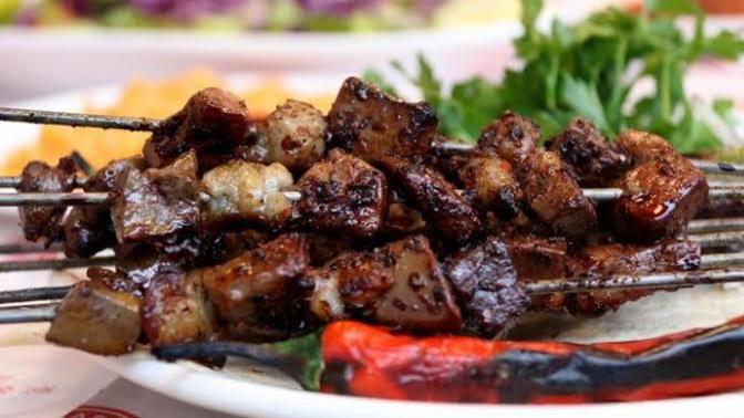 Ciğeri severek yer misin?