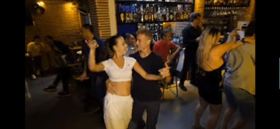 Latin dans gecesine hiç gittiniz mi?