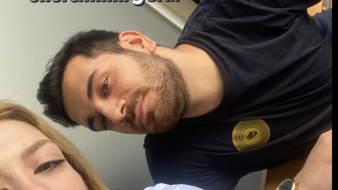 Dil çıkarıp poz vermek dünyanın en saçma olayı değil mi?