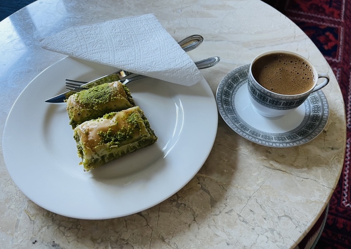 Kahvenin ☕️ yanına fıstıklı baklava gitmez mi?