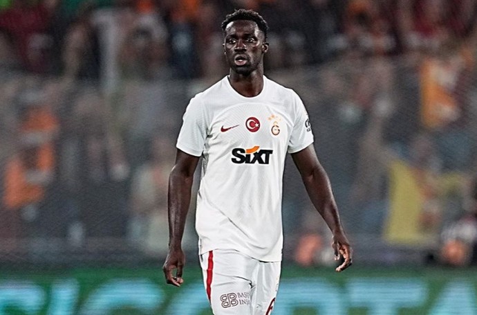 Galatasarayda stoper mevkisinde oynayan futbolculardan hangisi daha çok forma bulma şansı hak ediyor ?